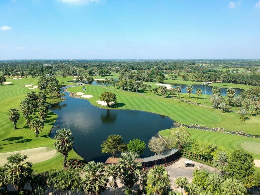 Hotel Suwan Golf & Country Club Nakhon Pathom Esterno foto