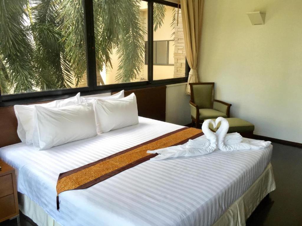 Hotel Suwan Golf & Country Club Nakhon Pathom Esterno foto