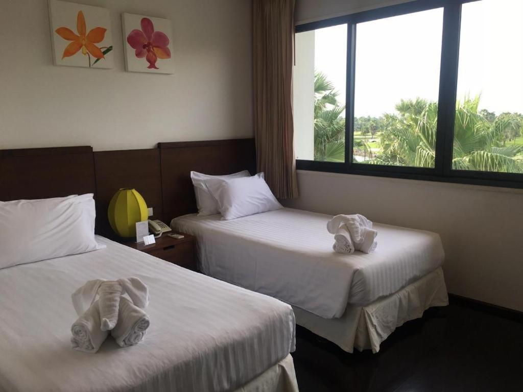 Hotel Suwan Golf & Country Club Nakhon Pathom Esterno foto