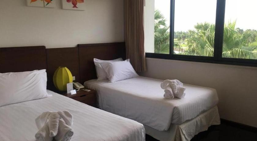 Hotel Suwan Golf & Country Club Nakhon Pathom Esterno foto