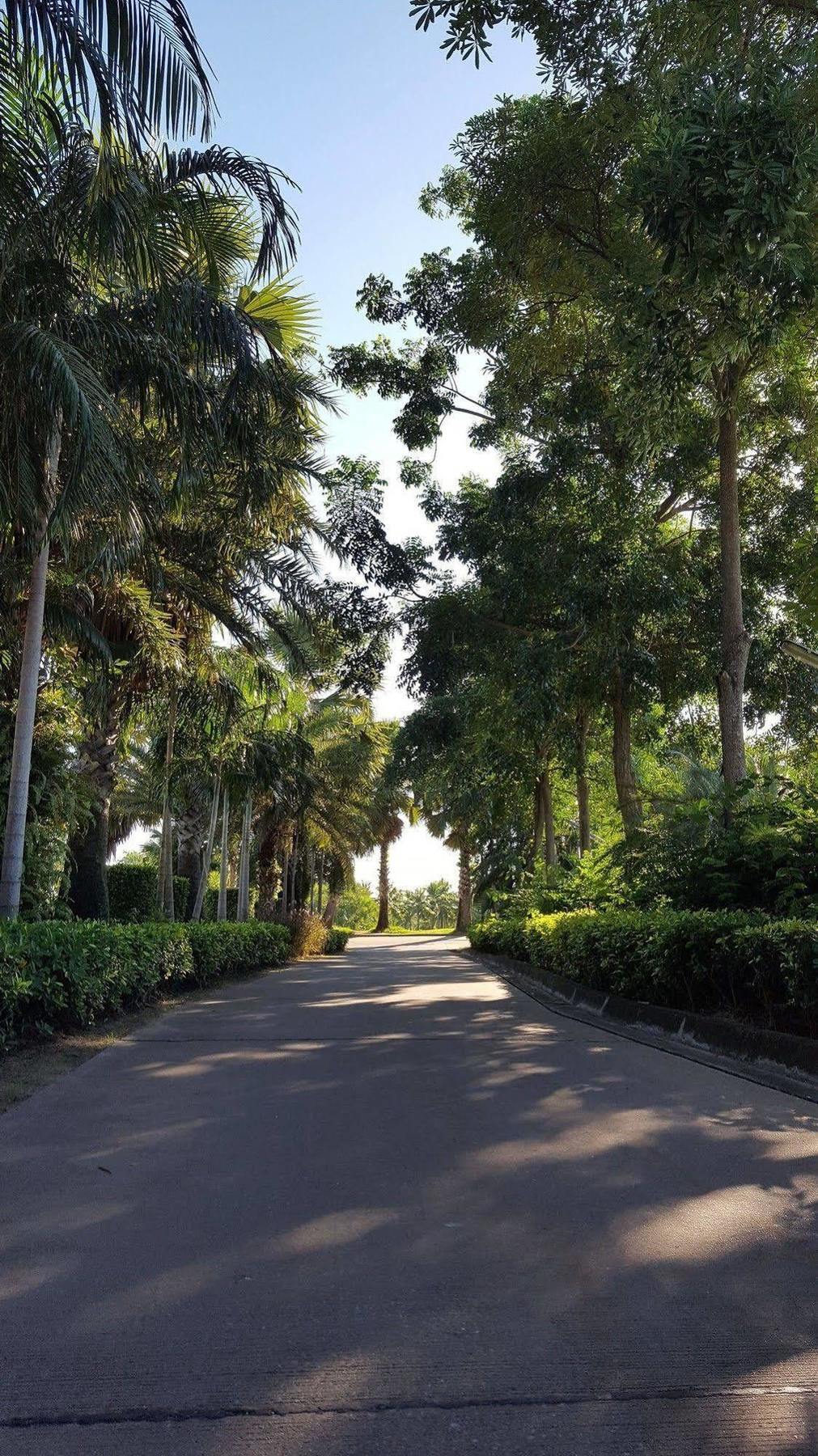 Hotel Suwan Golf & Country Club Nakhon Pathom Esterno foto