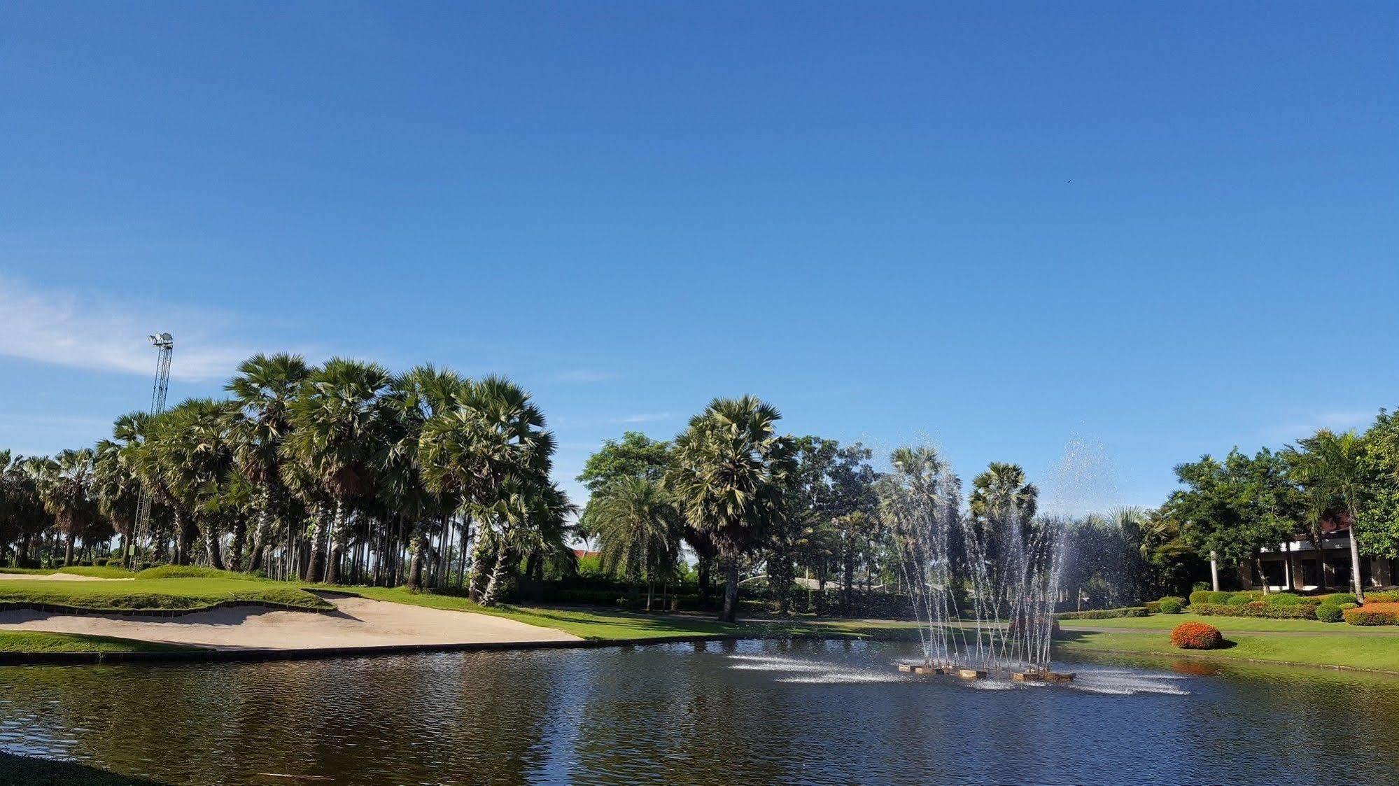 Hotel Suwan Golf & Country Club Nakhon Pathom Esterno foto