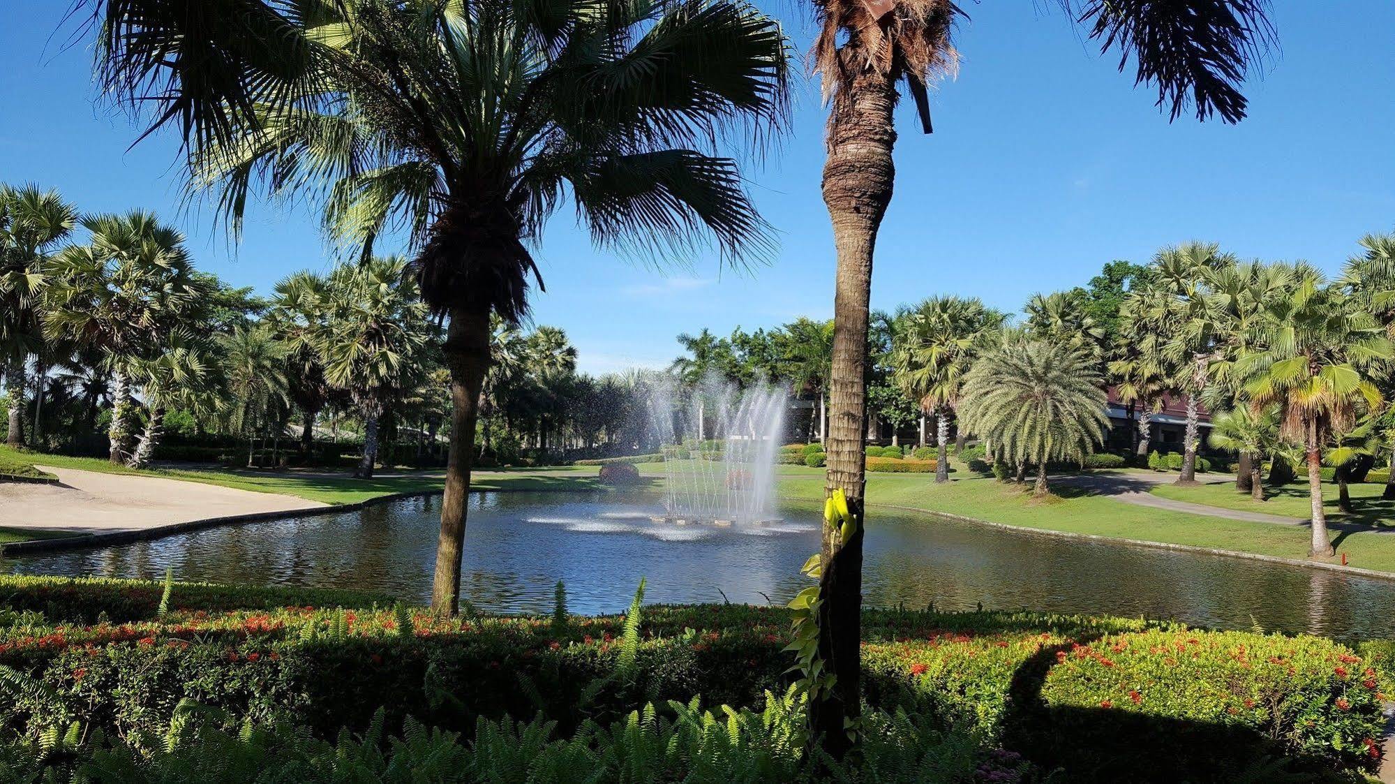 Hotel Suwan Golf & Country Club Nakhon Pathom Esterno foto