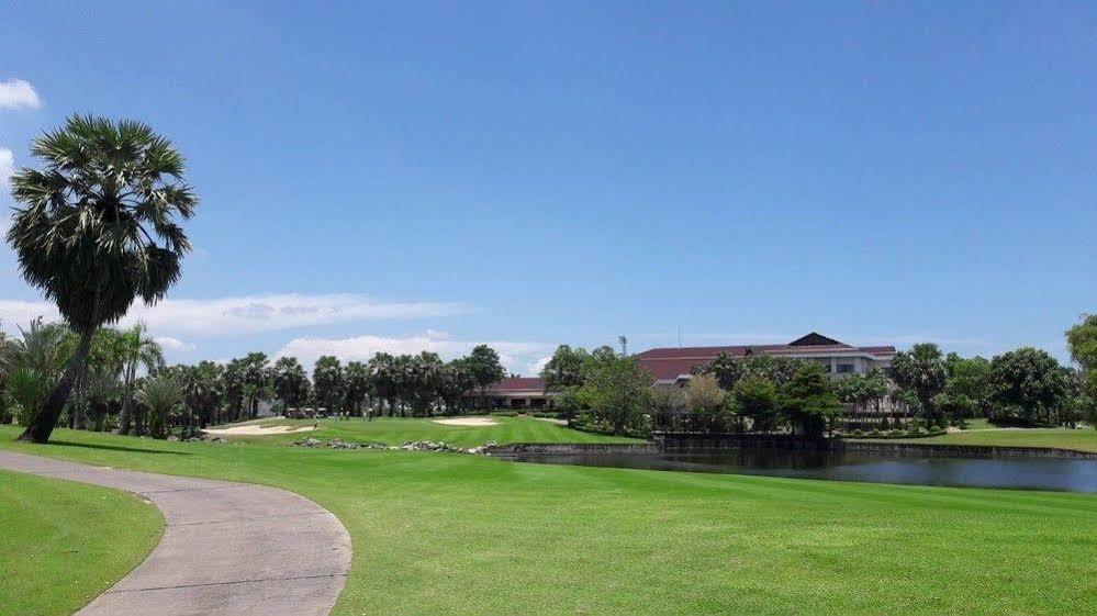Hotel Suwan Golf & Country Club Nakhon Pathom Esterno foto