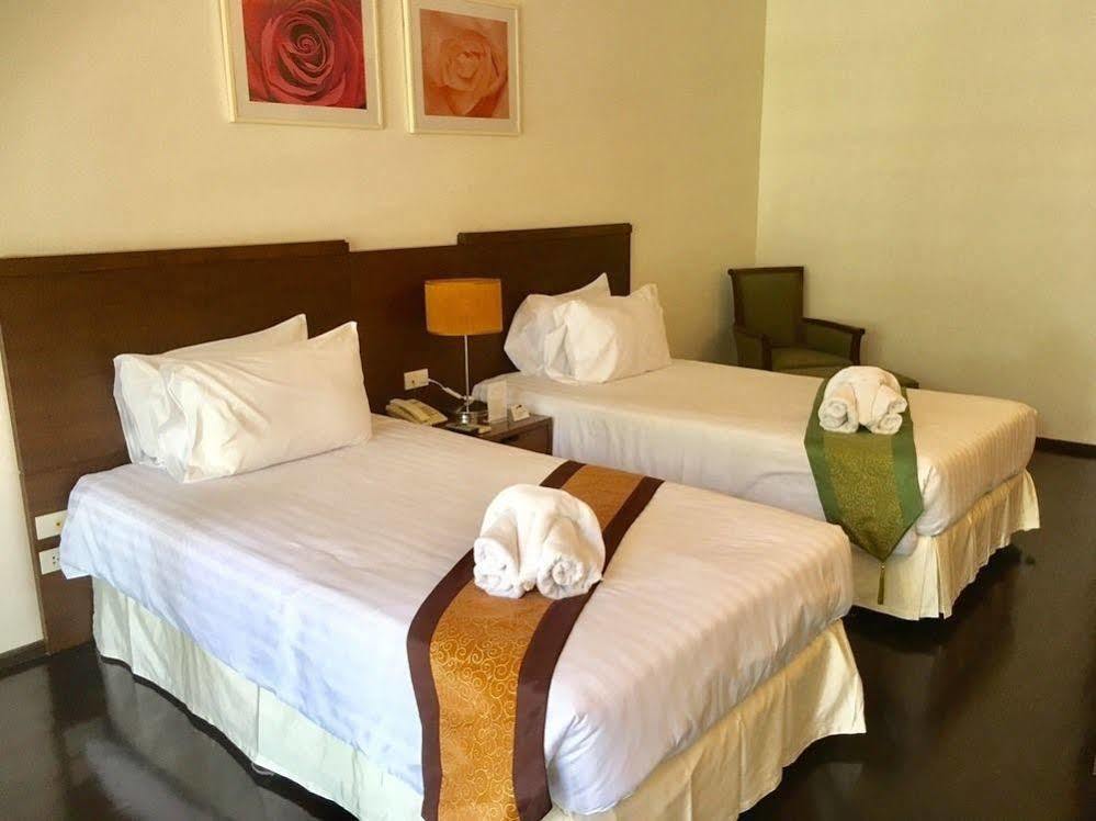 Hotel Suwan Golf & Country Club Nakhon Pathom Esterno foto