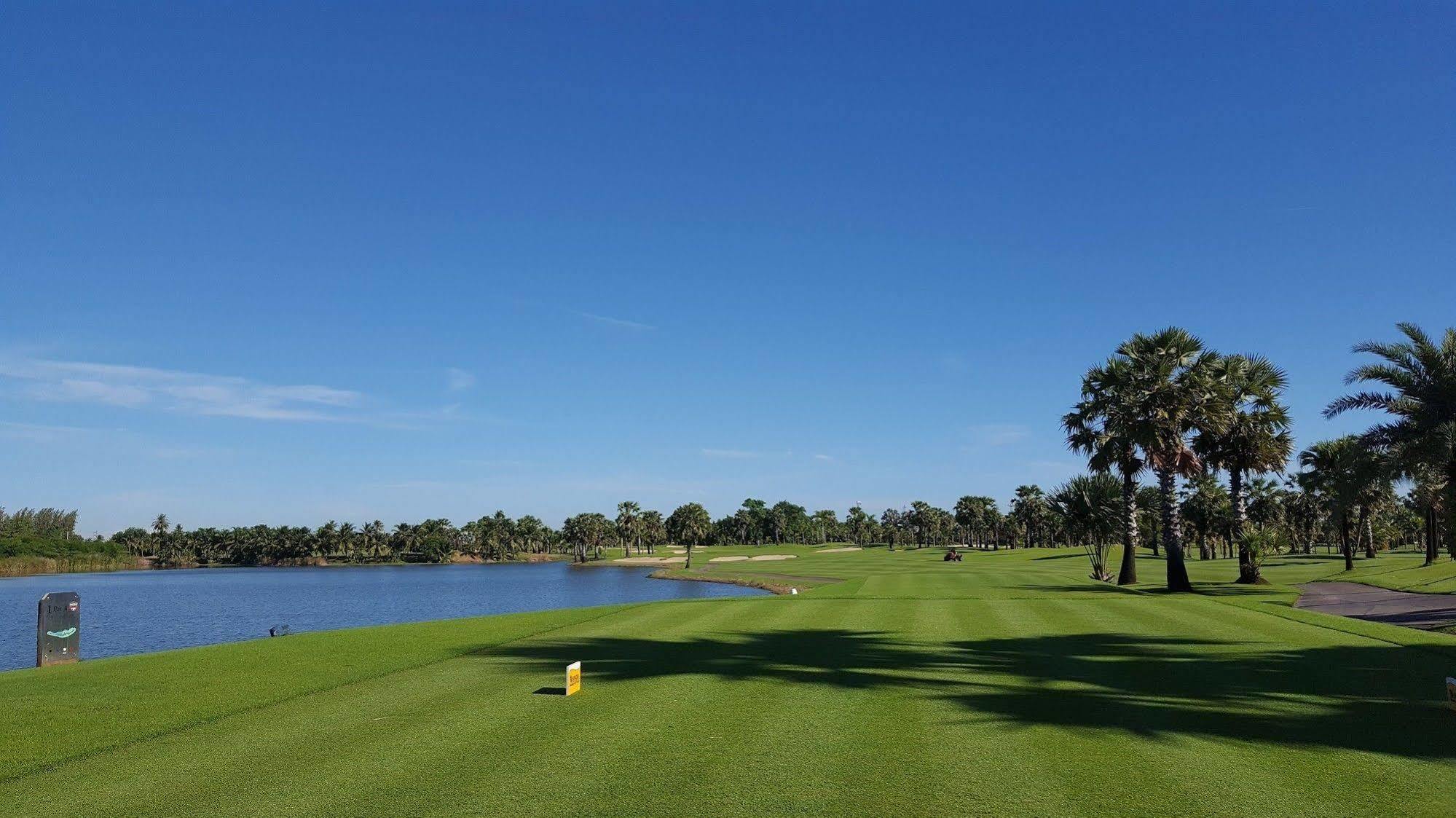 Hotel Suwan Golf & Country Club Nakhon Pathom Esterno foto