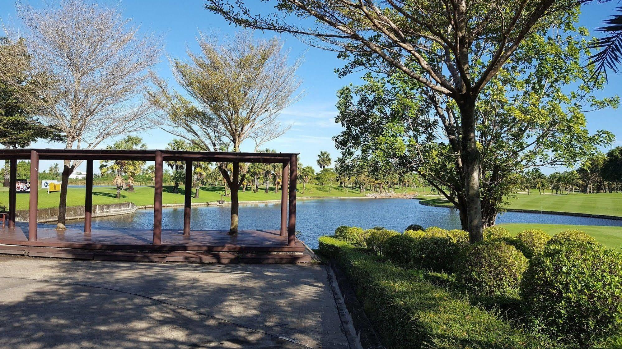Hotel Suwan Golf & Country Club Nakhon Pathom Esterno foto