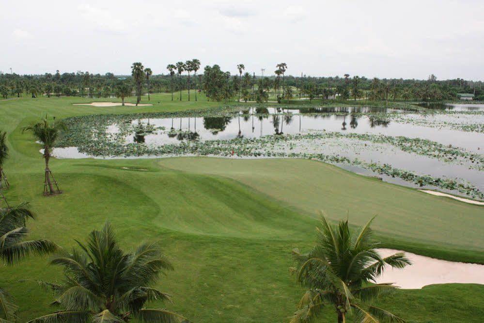 Hotel Suwan Golf & Country Club Nakhon Pathom Esterno foto